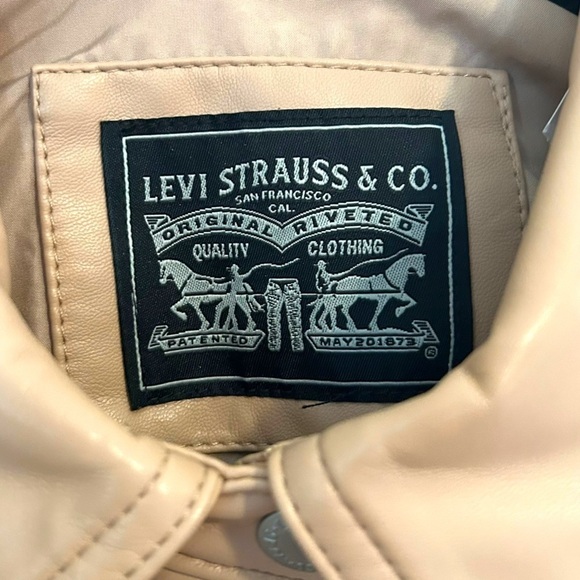Levi's Women's Faux Leather Belted Shirt Jacket - Picture 14 of 14